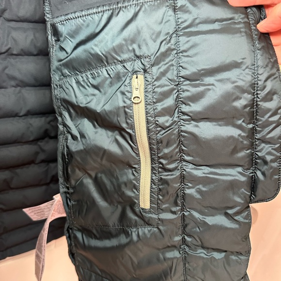 Dark Green Mountain Hardwear Down Filled Puffer Coat with Standup Collar - Picture 7 of 10